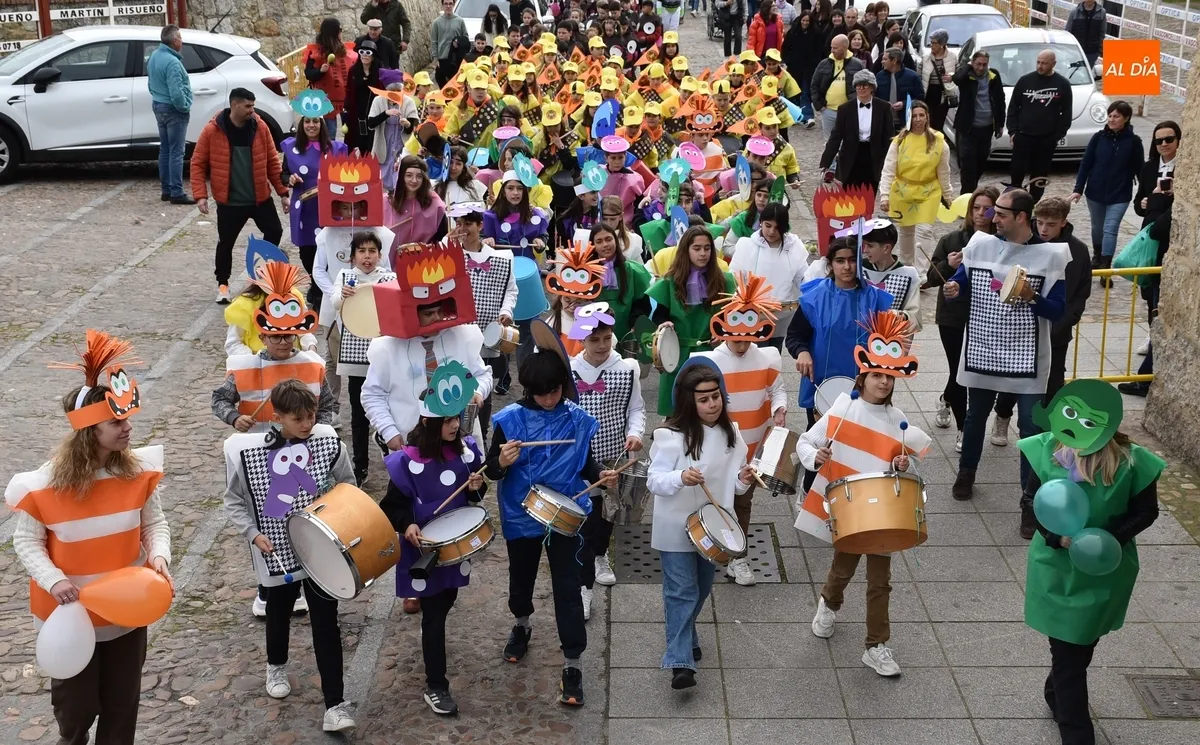 Foto 8 - El Colegio Mir&oacute;briga abre con gran colorido un Carnaval &lsquo;de cine&rsquo;