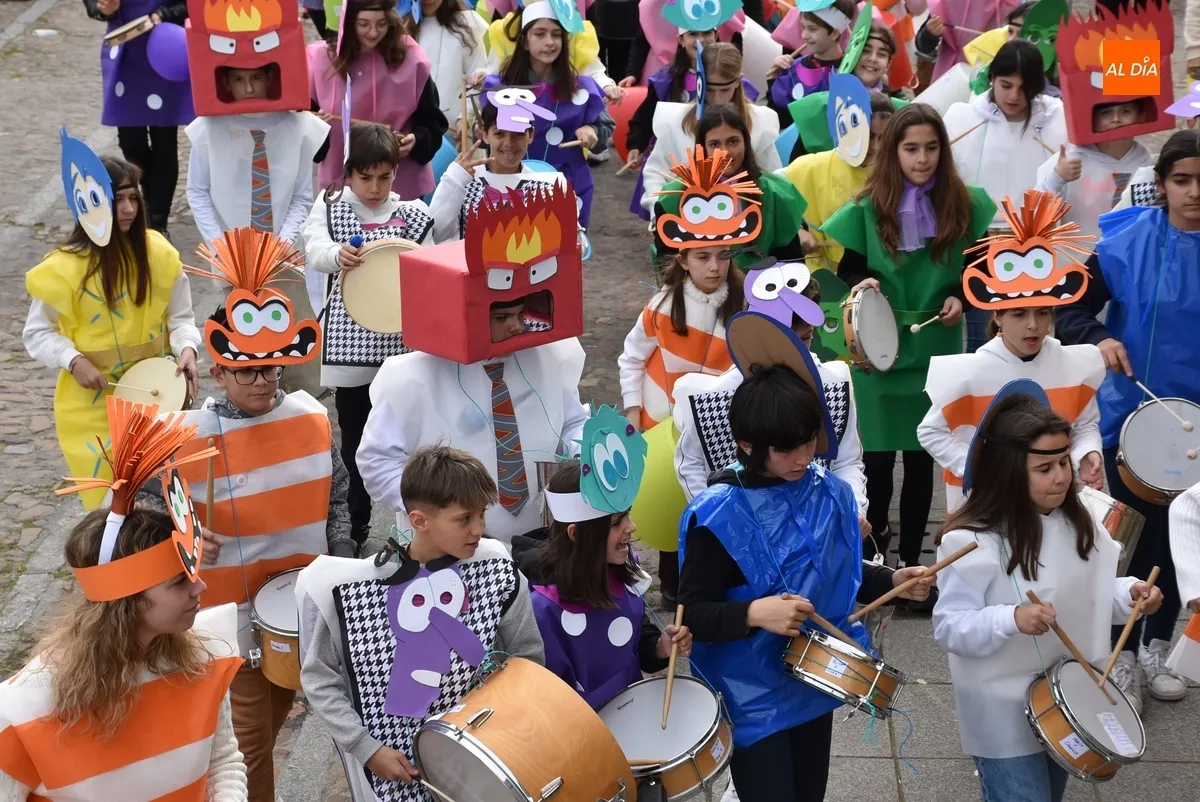 Foto 9 - El Colegio Mir&oacute;briga abre con gran colorido un Carnaval &lsquo;de cine&rsquo;