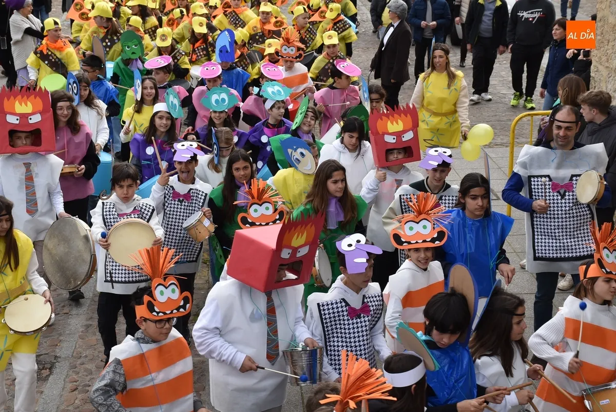 Foto 10 - El Colegio Mir&oacute;briga abre con gran colorido un Carnaval &lsquo;de cine&rsquo;