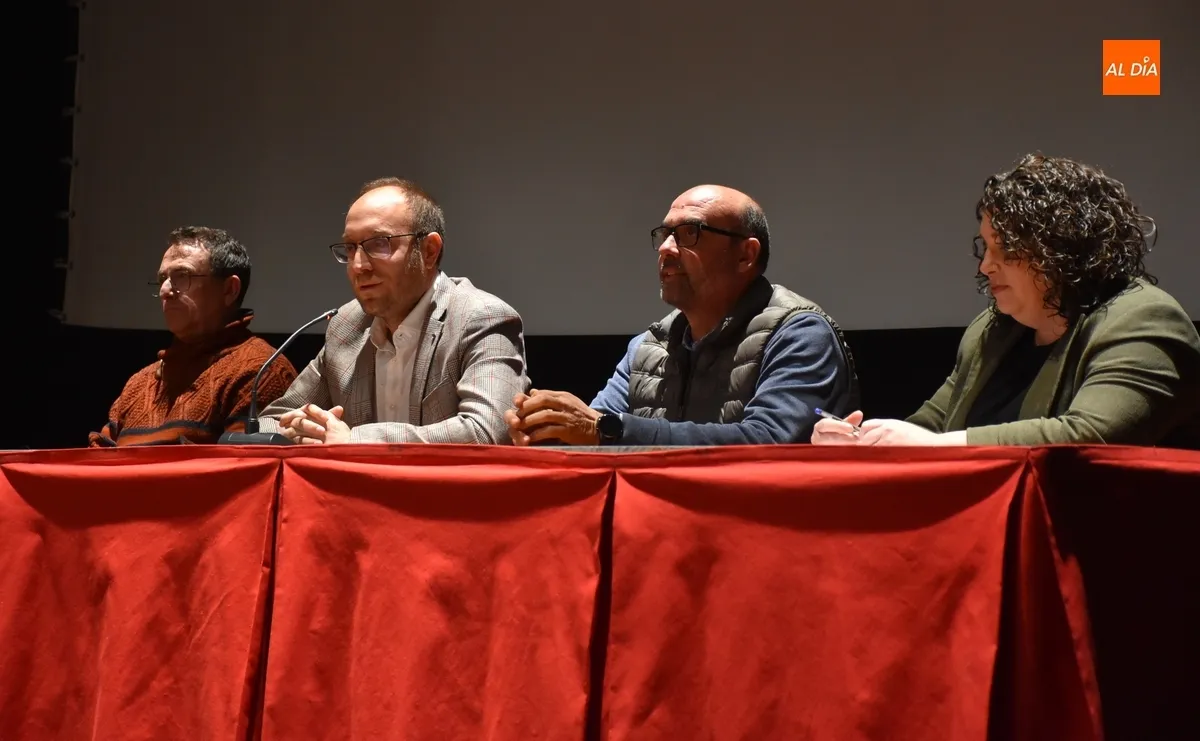 Foto 9 - Los montadores de los tablaos presentan la &ldquo;locura&rdquo; de contar con un rejoneador en Carnaval
