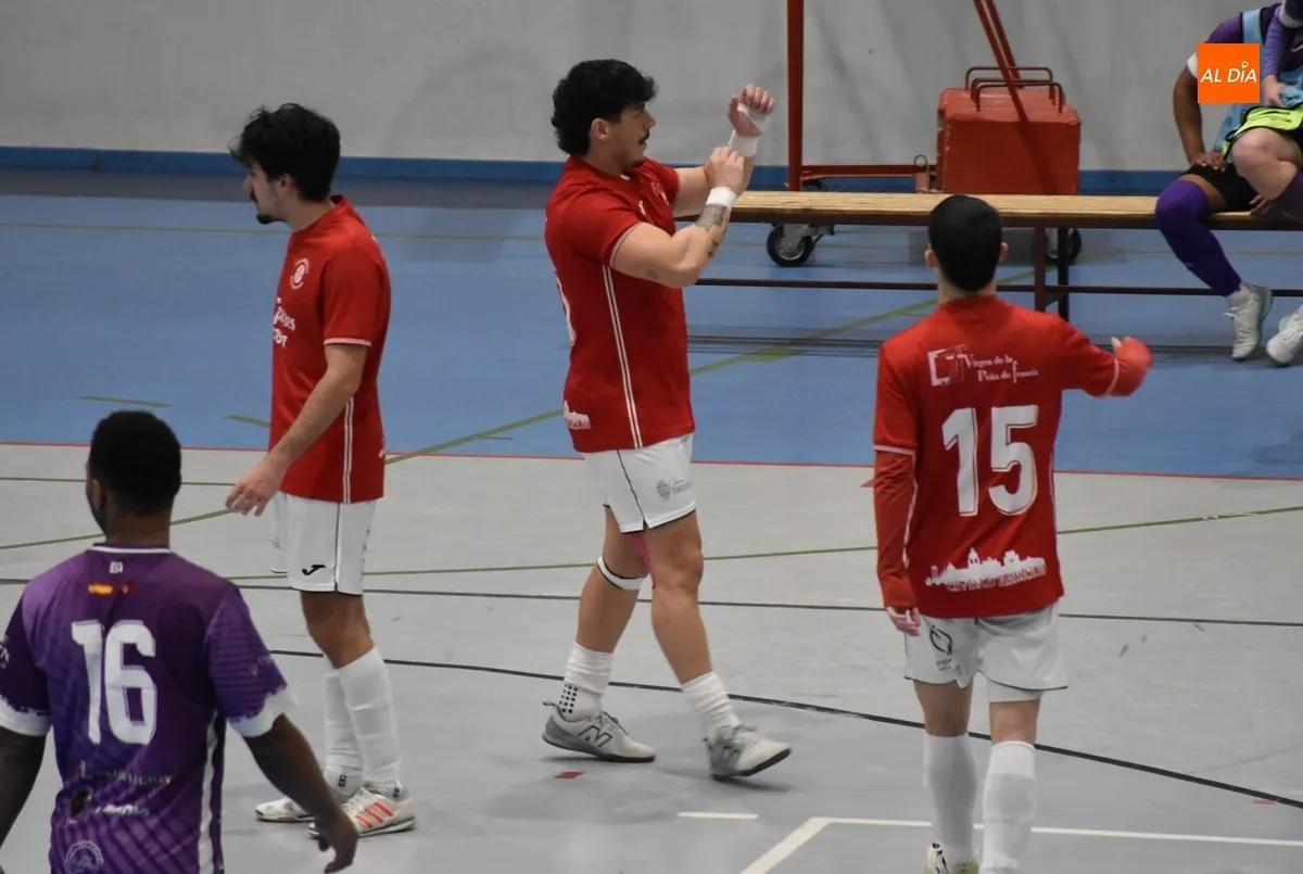 Foto 5 - El III Senior gana a La Ba&ntilde;eza, con p&oacute;ker incluido de Asier, un encuentro que dej&oacute; hilado en la 1&ordf; parte