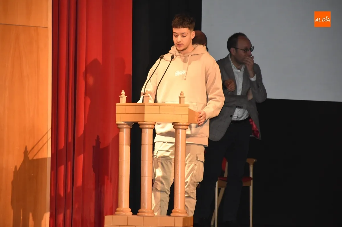 Foto 2 - Seraf&iacute;n Bernal empieza a ser homenajeado por su larga trayectoria como montador de tablaos