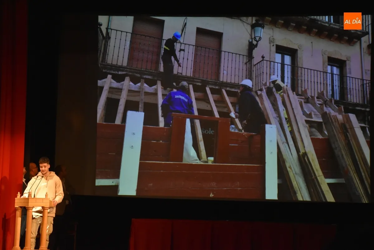 Foto 3 - Seraf&iacute;n Bernal empieza a ser homenajeado por su larga trayectoria como montador de tablaos