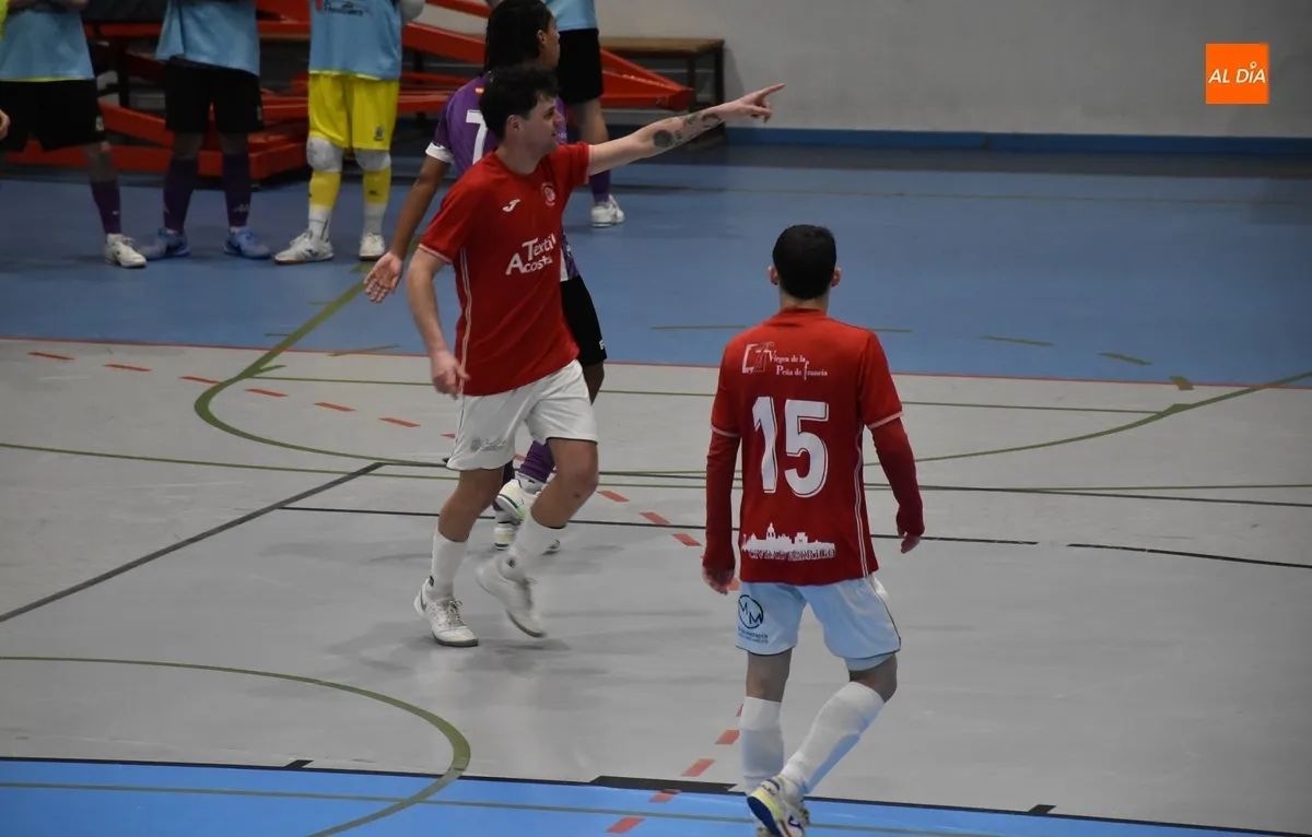 Foto 7 - El III Senior gana a La Ba&ntilde;eza, con p&oacute;ker incluido de Asier, un encuentro que dej&oacute; hilado en la 1&ordf; parte