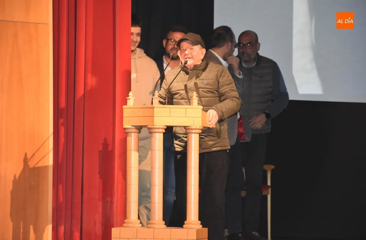 Foto 5 - Seraf&iacute;n Bernal empieza a ser homenajeado por su larga trayectoria como montador de tablaos