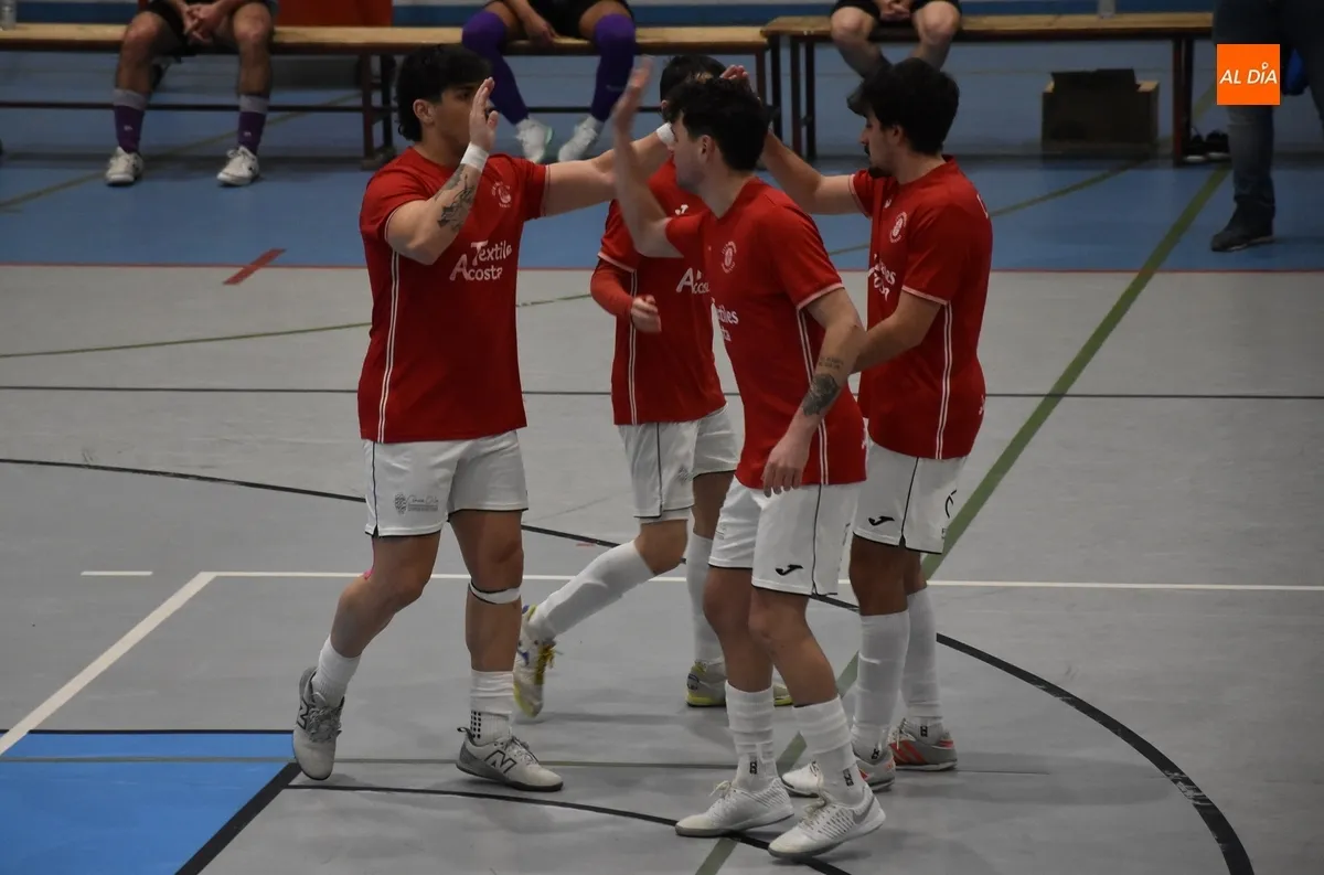Foto 9 - El III Senior gana a La Ba&ntilde;eza, con p&oacute;ker incluido de Asier, un encuentro que dej&oacute; hilado en la 1&ordf; parte