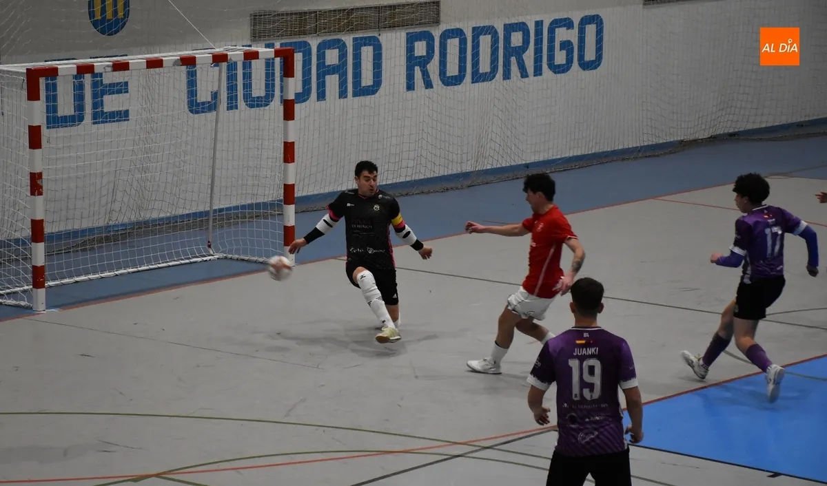 Foto 11 - El III Senior gana a La Ba&ntilde;eza, con p&oacute;ker incluido de Asier, un encuentro que dej&oacute; hilado en la 1&ordf; parte