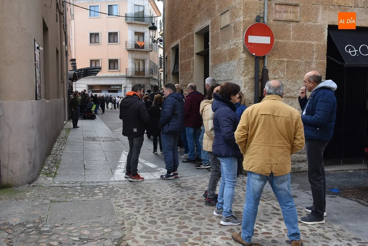 Foto 2 - Agotadas, a un ritmo m&aacute;s lento al estar numeradas, las invitaciones para las Coplas de la Rondalla