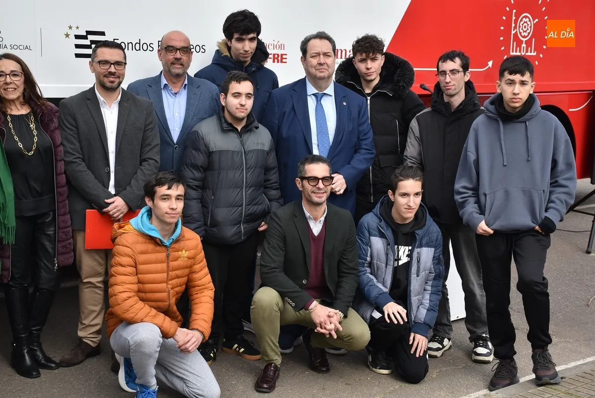 Foto 9 - Los alumnos de FP de los IES mirobrigenses &lsquo;viajan&rsquo; a Marte para rescatar a Erica Midas