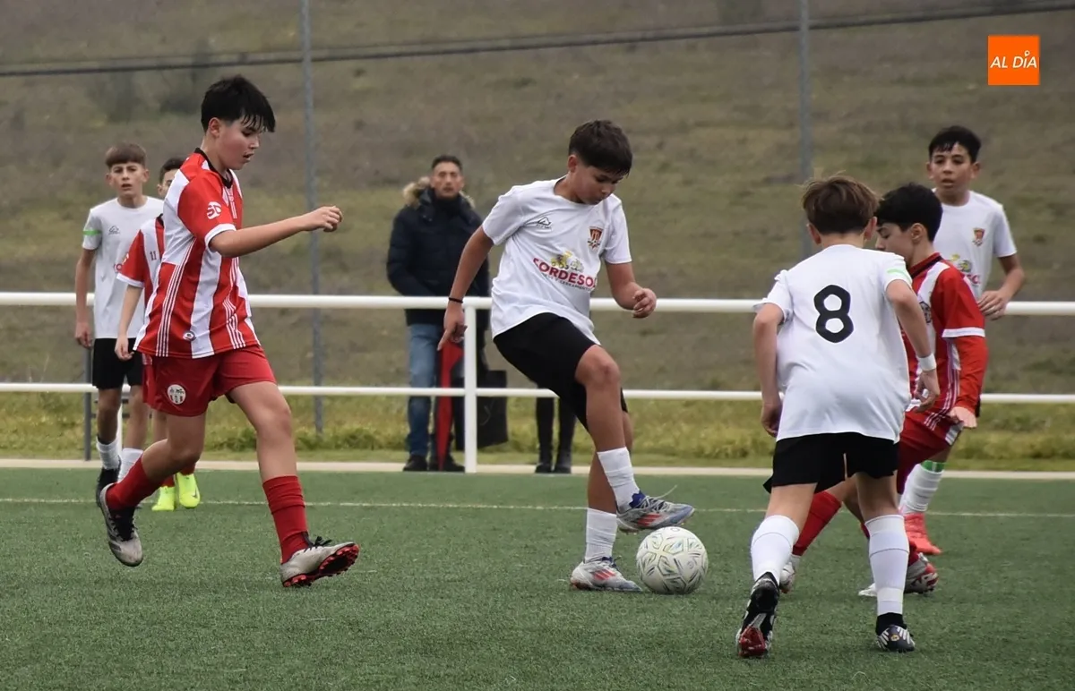 Foto 6 - El Infantil del Ciudad Rodrigo se da un fest&iacute;n ante el Pizarrales B con varios goles de gran calidad