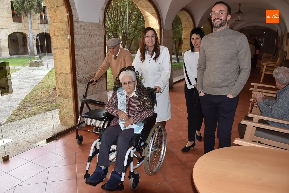 Foto 4 - To&ntilde;i Garc&iacute;a Miguel repasa sus 47 a&ntilde;os en la Residencia Mixta en su preg&oacute;n para el centro