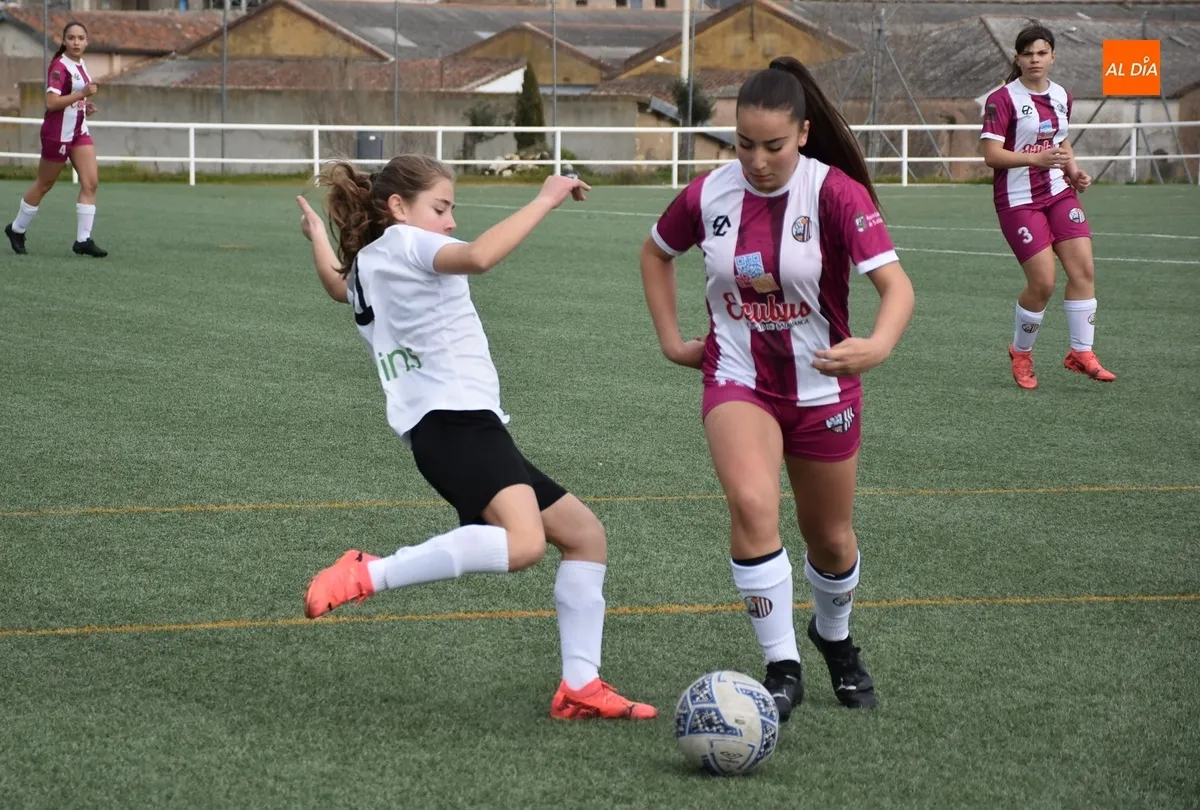 Foto 2 - El Infantil Femenino del Ciudad Rodrigo logra con un gran partido su victoria m&aacute;s holgada del curso