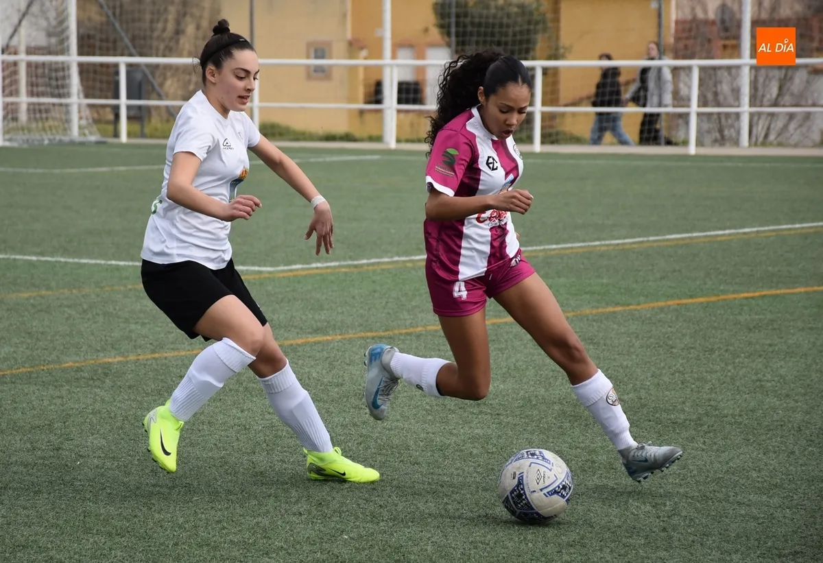 Foto 5 - El Infantil Femenino del Ciudad Rodrigo logra con un gran partido su victoria m&aacute;s holgada del curso