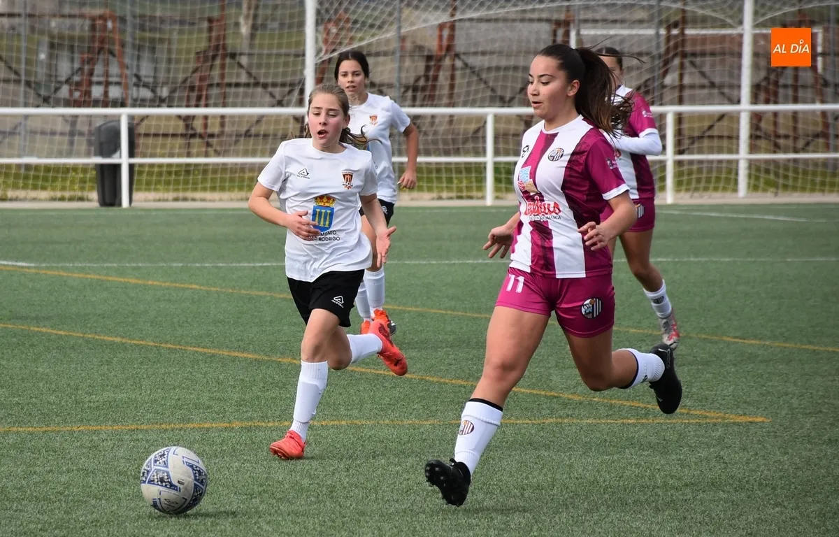 Foto 6 - El Infantil Femenino del Ciudad Rodrigo logra con un gran partido su victoria m&aacute;s holgada del curso