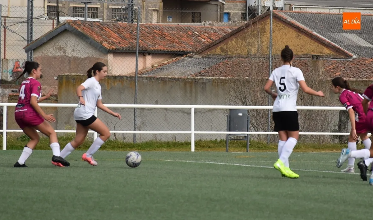 Foto 7 - El Infantil Femenino del Ciudad Rodrigo logra con un gran partido su victoria m&aacute;s holgada del curso