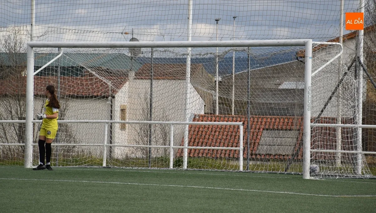 Foto 10 - El Infantil Femenino del Ciudad Rodrigo logra con un gran partido su victoria m&aacute;s holgada del curso