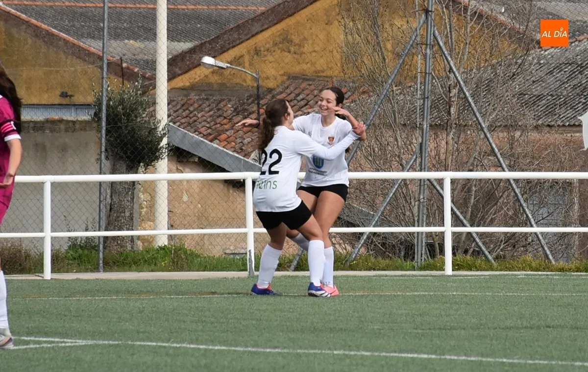 Foto 11 - El Infantil Femenino del Ciudad Rodrigo logra con un gran partido su victoria m&aacute;s holgada del curso