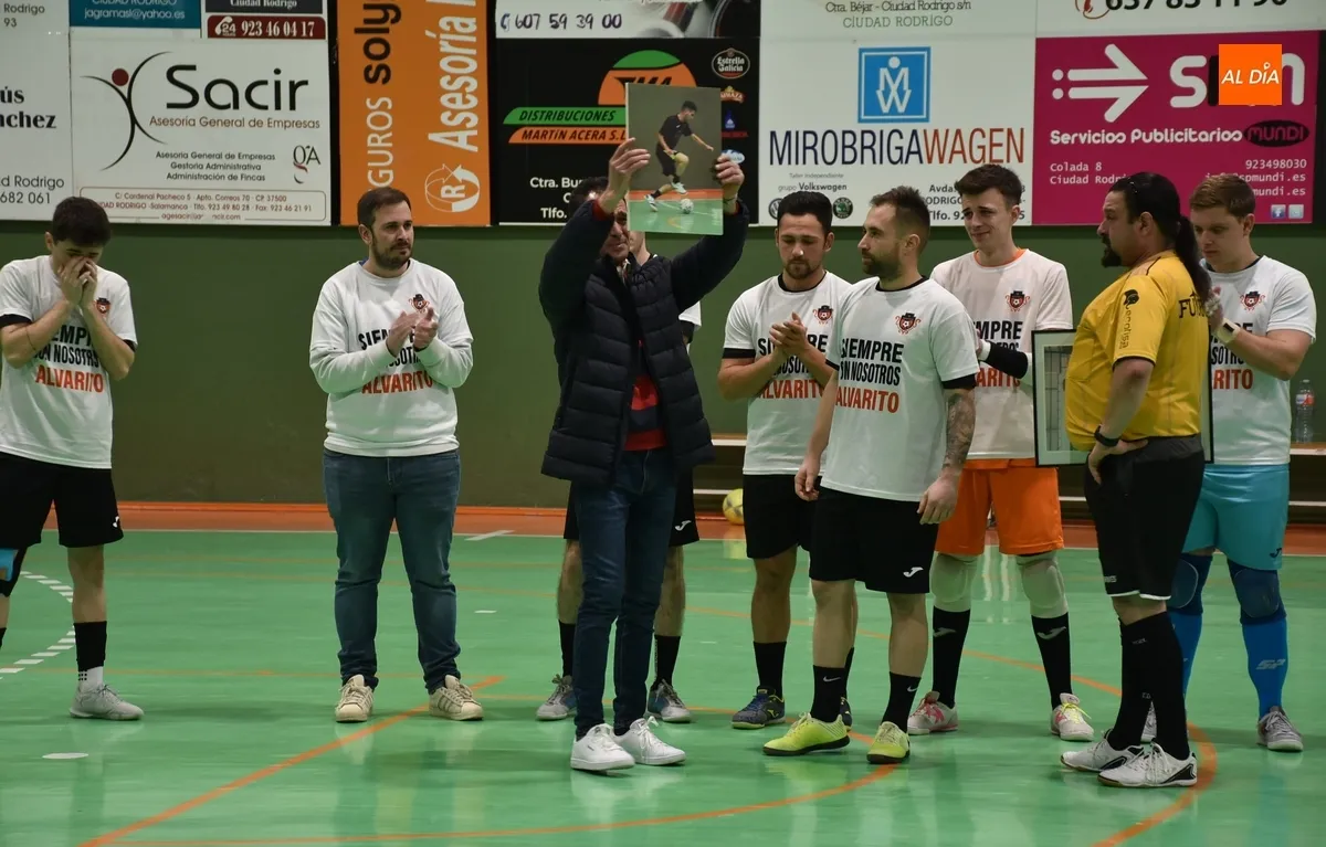 Foto 7 - El Mir&oacute;briga Futsal rinde homenaje a &Aacute;lvaro P&eacute;rez Ortega, cuyo recuerdo quedar&aacute; en Conde de Fox&aacute;
