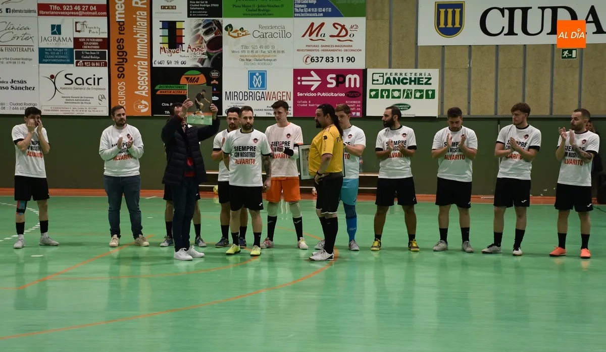 Foto 8 - El Mir&oacute;briga Futsal rinde homenaje a &Aacute;lvaro P&eacute;rez Ortega, cuyo recuerdo quedar&aacute; en Conde de Fox&aacute;