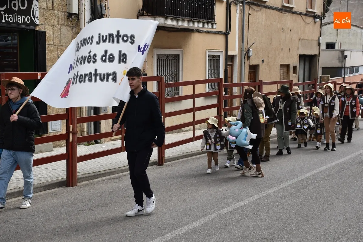 Foto 3 - Misioneras-Santa Teresa viaja por el mundo de la literatura para recibir el Carnaval 2025