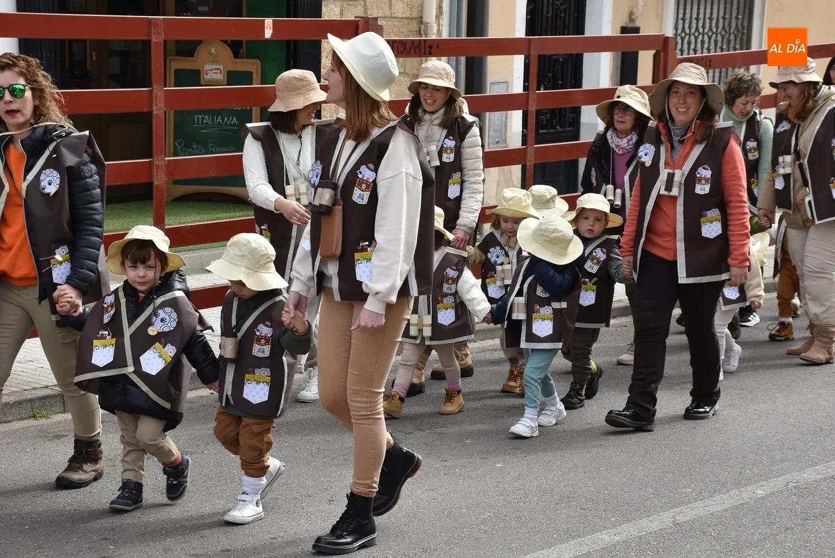 Foto 5 - Misioneras-Santa Teresa viaja por el mundo de la literatura para recibir el Carnaval 2025