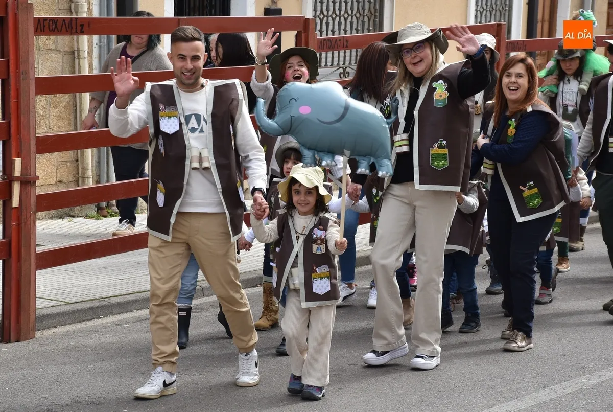 Foto 6 - Misioneras-Santa Teresa viaja por el mundo de la literatura para recibir el Carnaval 2025