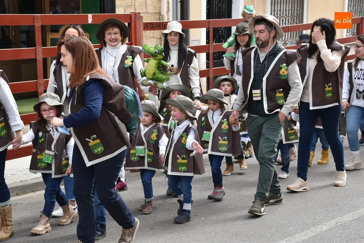 Foto 9 - Misioneras-Santa Teresa viaja por el mundo de la literatura para recibir el Carnaval 2025