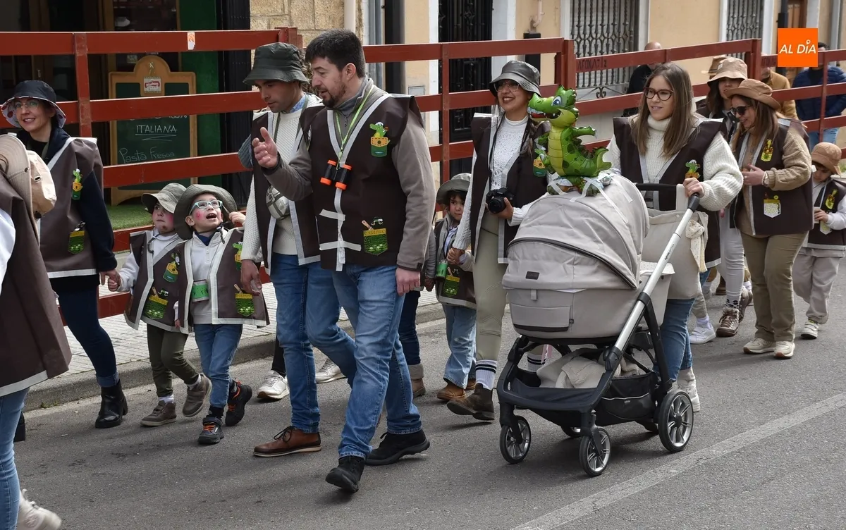 Foto 10 - Misioneras-Santa Teresa viaja por el mundo de la literatura para recibir el Carnaval 2025