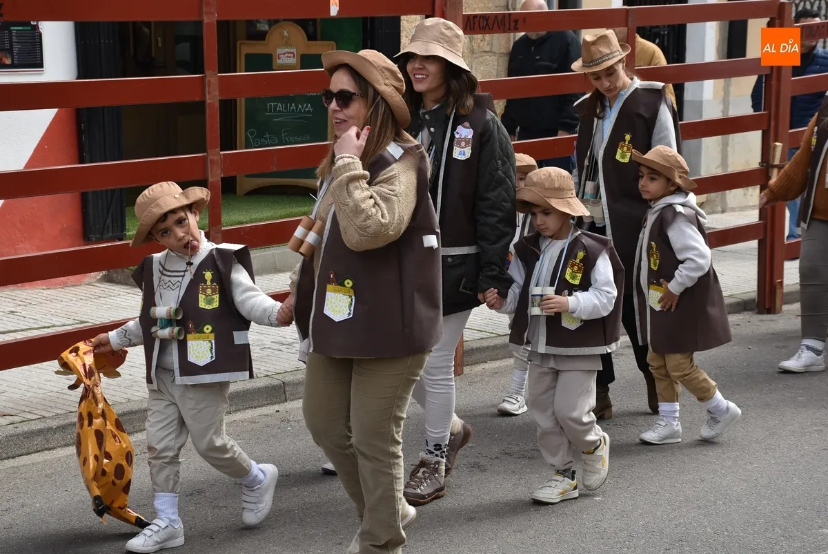 Foto 11 - Misioneras-Santa Teresa viaja por el mundo de la literatura para recibir el Carnaval 2025