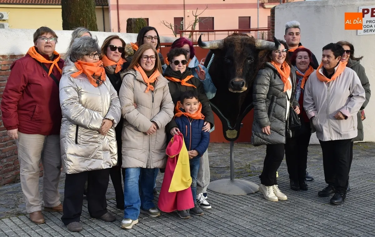 Foto 2 - Entregada a sus ganadores la cabeza naturalizada del Toro del Antruejo 2024