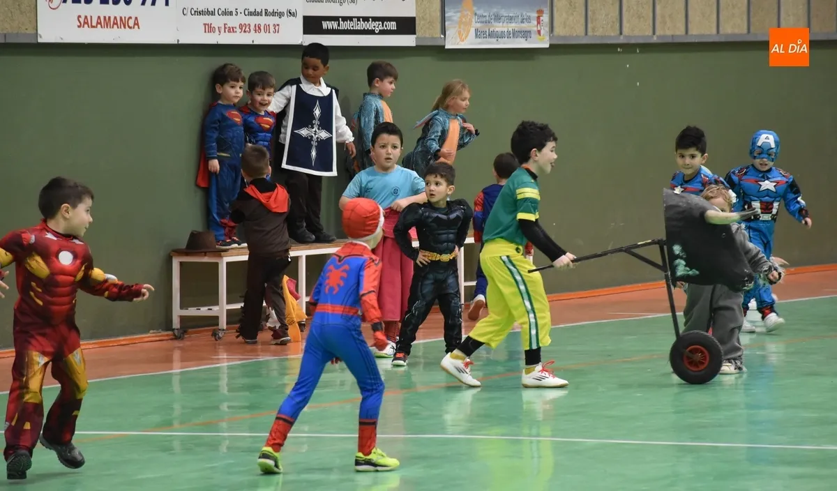 Foto 7 - Los m&aacute;s peques del III Columnas protagonizan las primeras carreras taurinas del Carnaval 2025