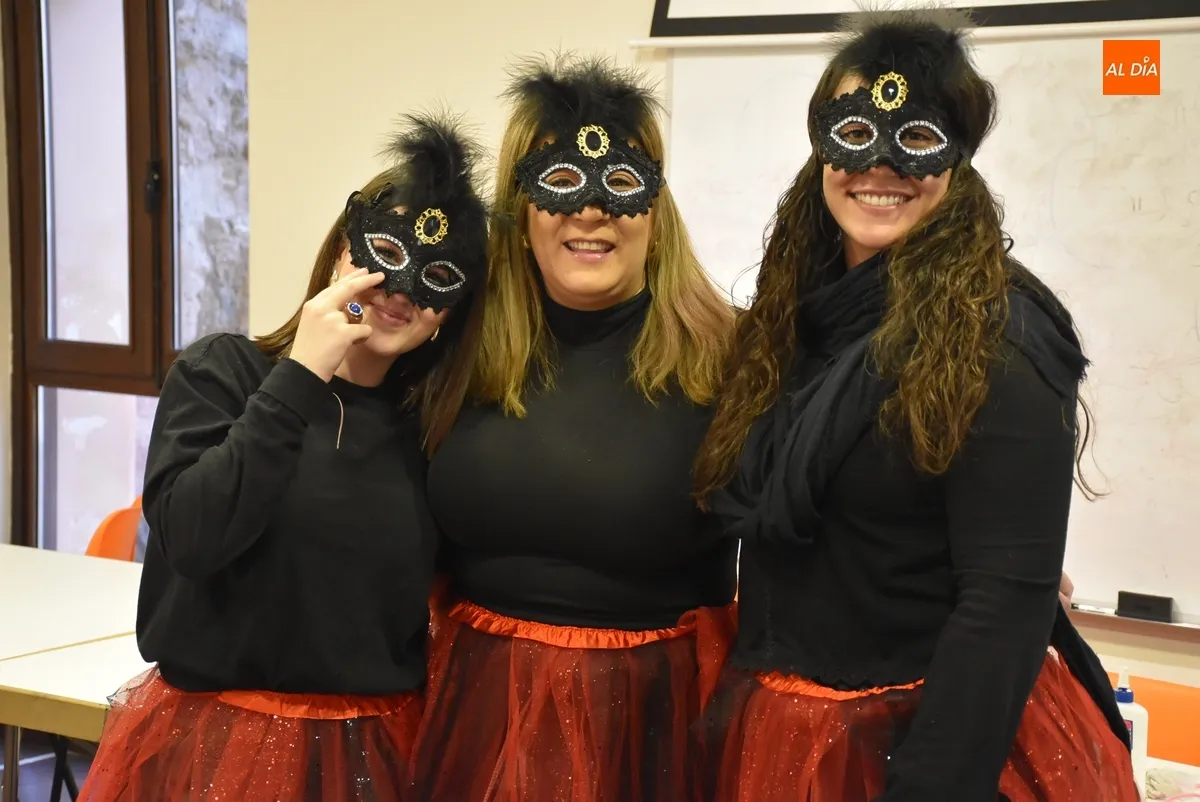 Foto 6 - &Eacute;xito de participaci&oacute;n en el taller de creaci&oacute;n de m&aacute;scaras para Carnaval