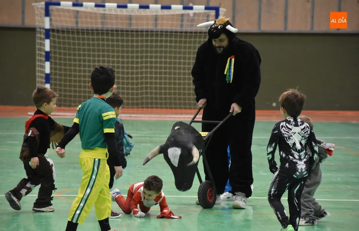 Foto 11 - Los m&aacute;s peques del III Columnas protagonizan las primeras carreras taurinas del Carnaval 2025