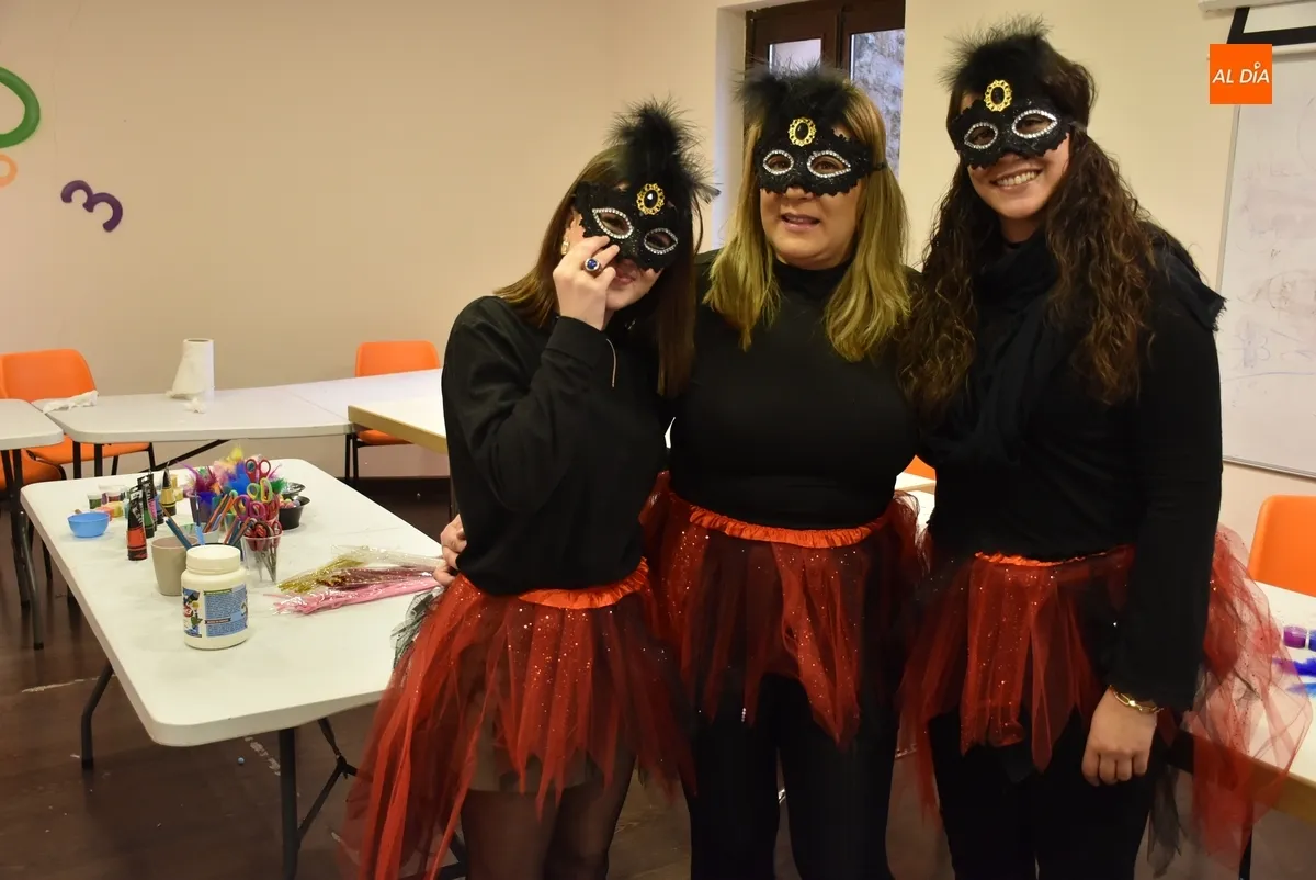 Foto 5 - &Eacute;xito de participaci&oacute;n en el taller de creaci&oacute;n de m&aacute;scaras para Carnaval