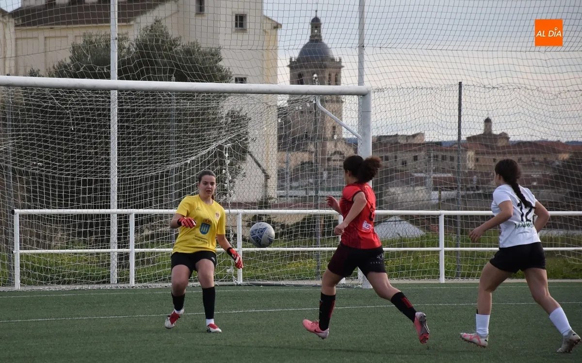 Foto 6 - El Infantil Femenino del Ciudad Rodrigo gana el partido aplazado en enero y adelantado al Carnaval