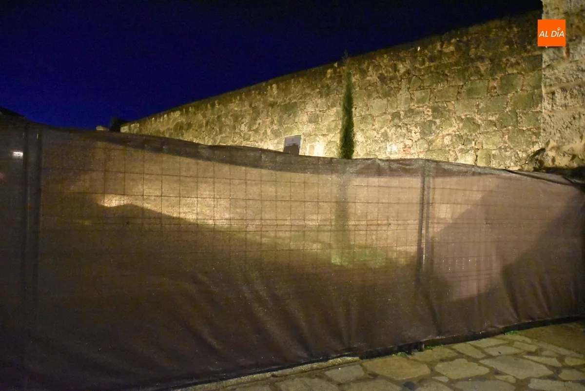 Foto 6 - Vallada la Plazuela de Amayuelas para evitar que se convierta en un punto de botell&oacute;n