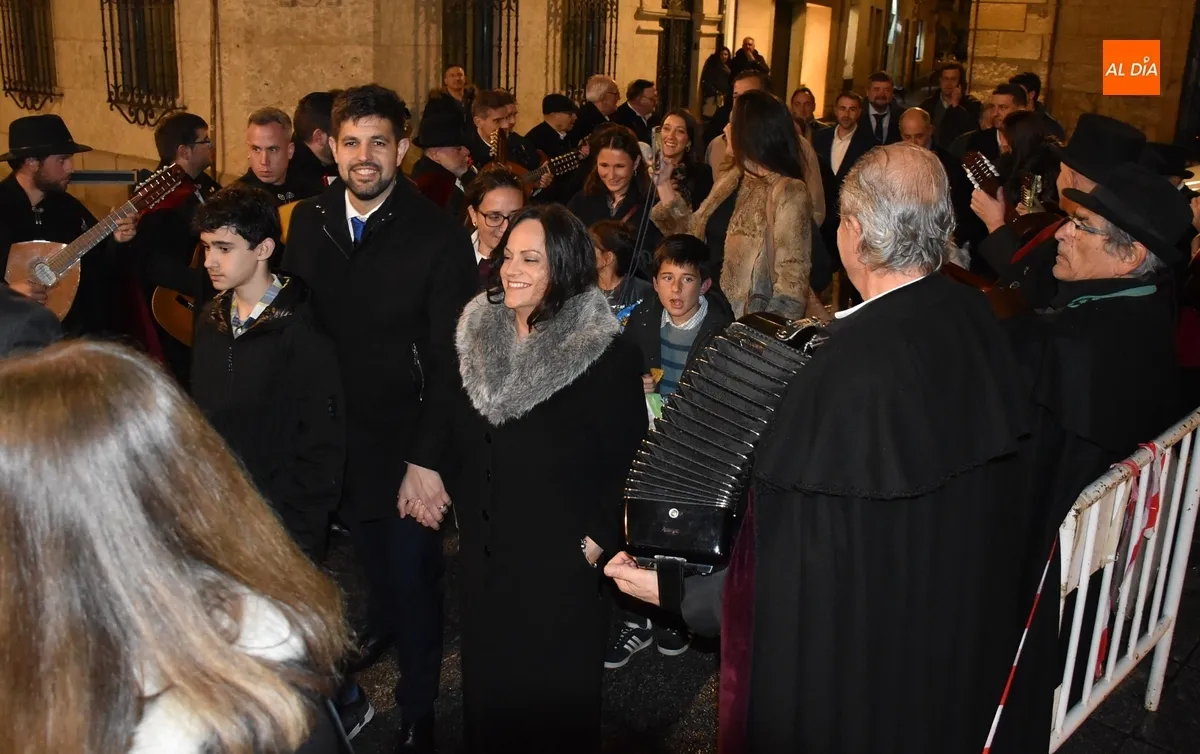 Foto 7 - La Familia De la Puerta triunfa con caballo incluido sobre el escenario del Teatro Nuevo