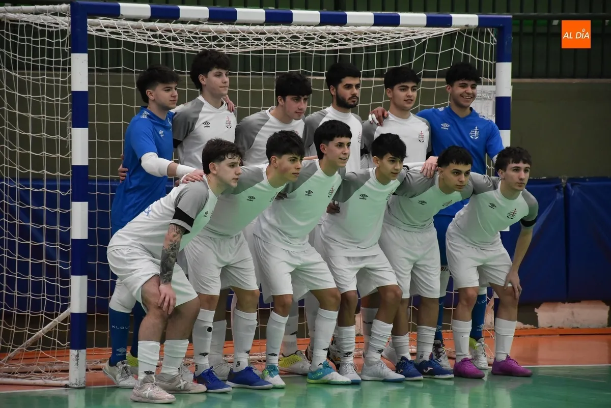 Foto 7 - Digna imagen del III Juvenil ante el todopoderoso l&iacute;der de su categor&iacute;a, el Noia gallego