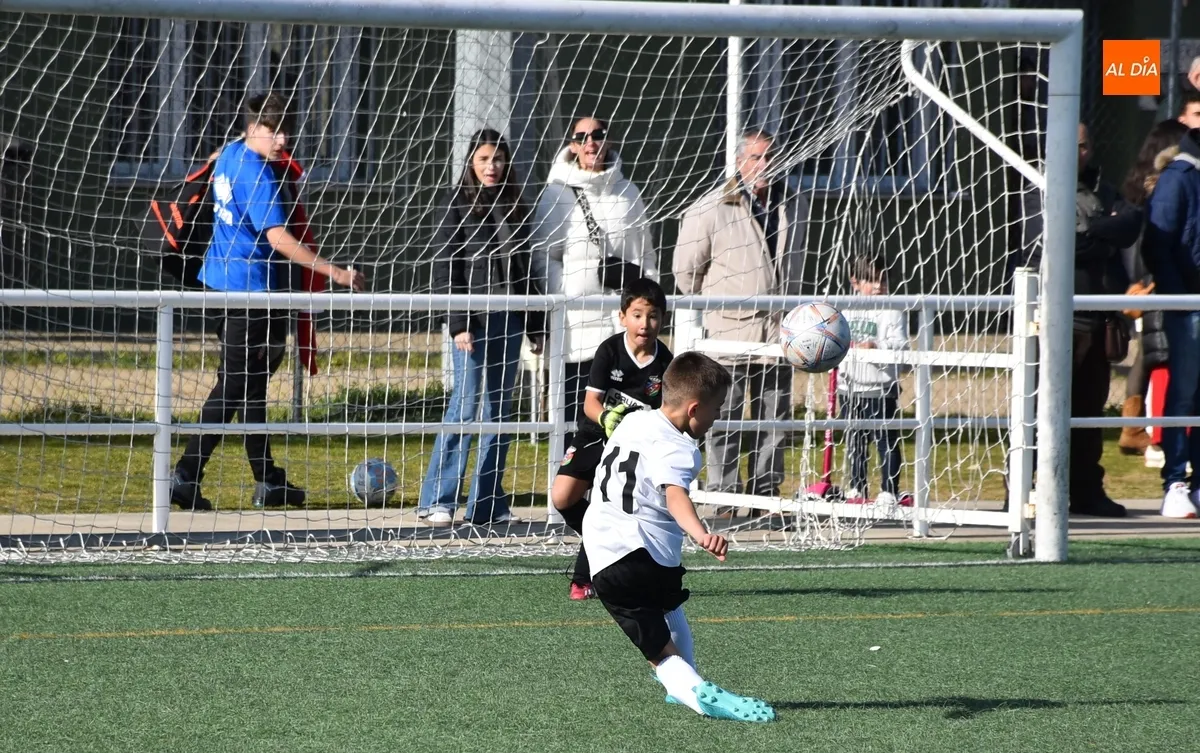 Foto 3 - #M [7-9 FEB] El Ciudad Rodrigo saca dos victorias en su triple choque ante Villares de la Reina