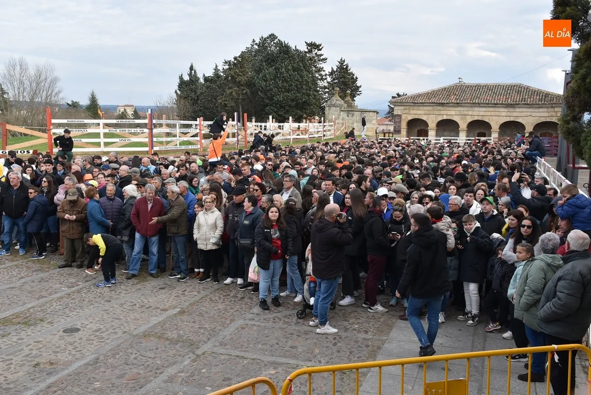 Foto 3 - El multitudinario Campanazo recuerda a Conrado en la edici&oacute;n con m&aacute;s pa&ntilde;uelos de la historia