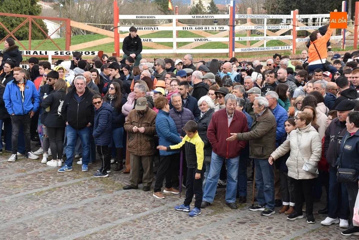 Foto 4 - El multitudinario Campanazo recuerda a Conrado en la edici&oacute;n con m&aacute;s pa&ntilde;uelos de la historia