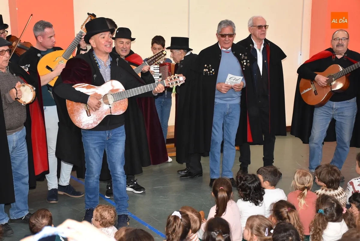 Foto 9 - El Colegio Mir&oacute;briga calienta motores para el Carnaval con la visita de la Rondalla