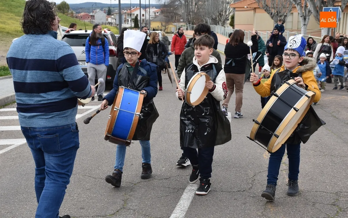 Foto 3 - Los alumnos de la Escuela de M&uacute;sica cocinan un variado men&uacute; de ritmos para animar la tarde