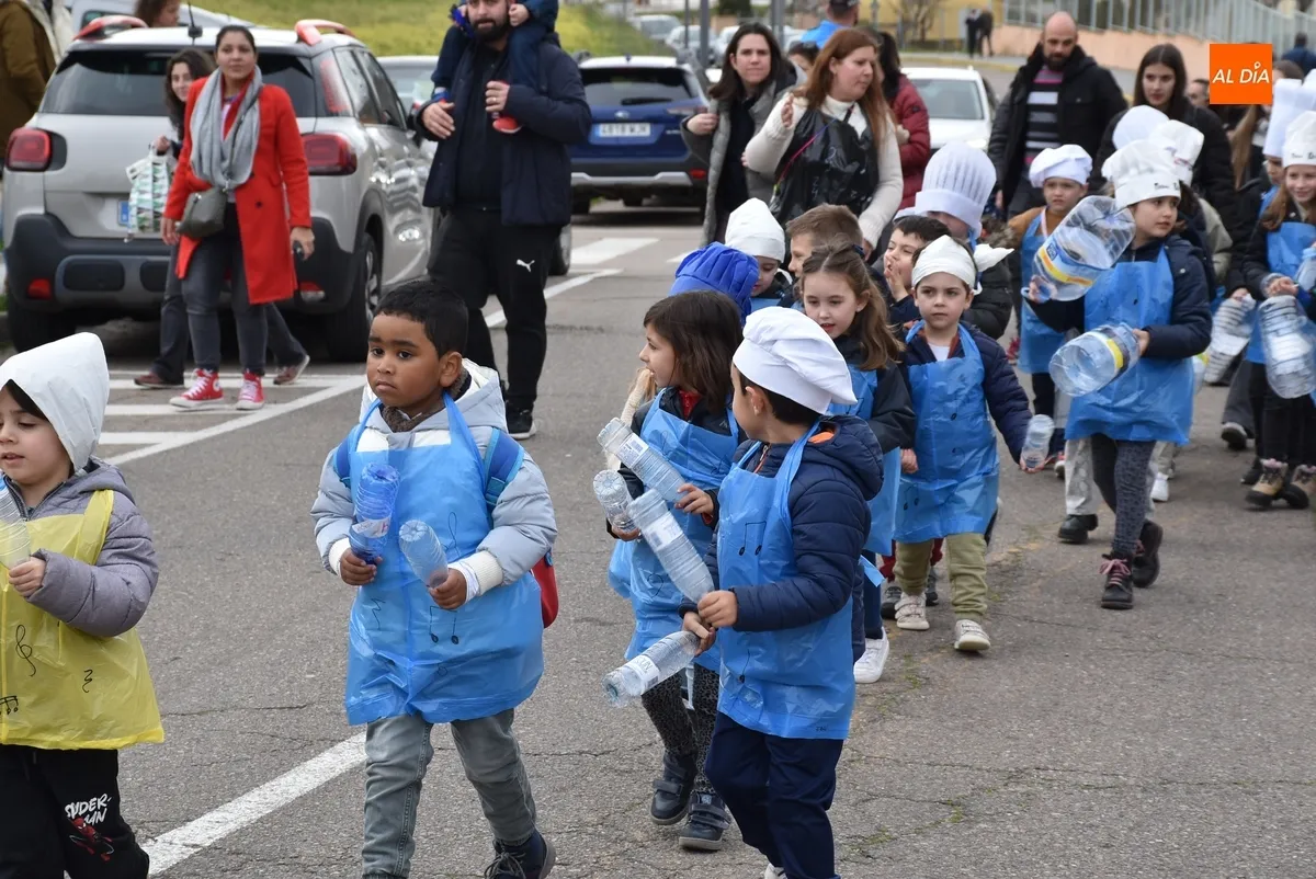 Foto 6 - Los alumnos de la Escuela de M&uacute;sica cocinan un variado men&uacute; de ritmos para animar la tarde