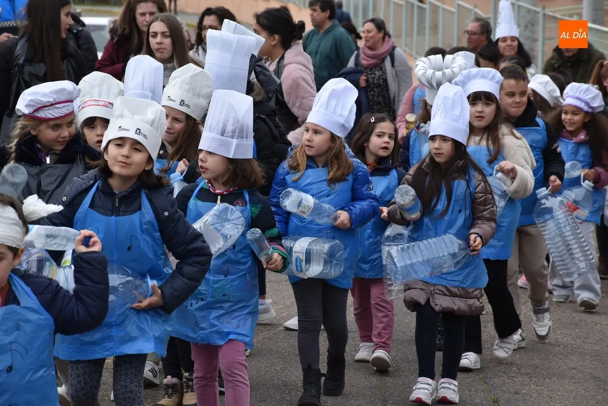 Foto 8 - Los alumnos de la Escuela de M&uacute;sica cocinan un variado men&uacute; de ritmos para animar la tarde