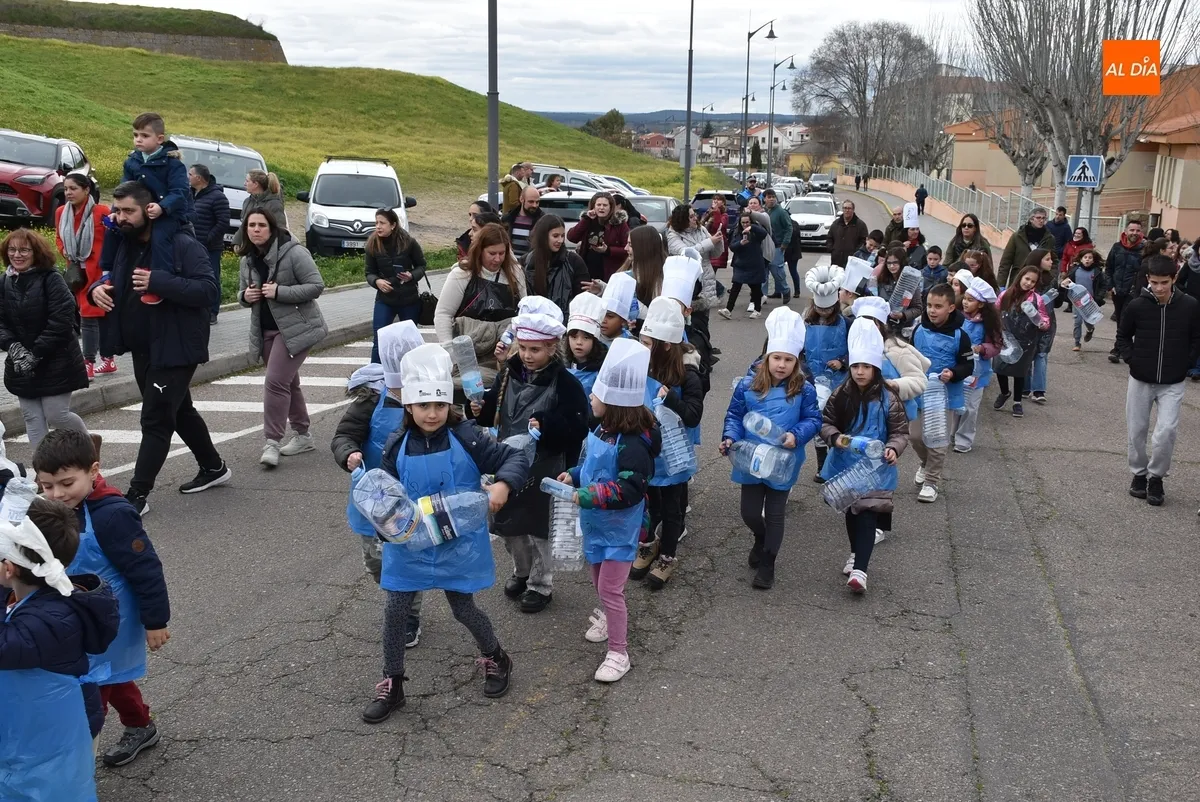 Foto 9 - Los alumnos de la Escuela de M&uacute;sica cocinan un variado men&uacute; de ritmos para animar la tarde