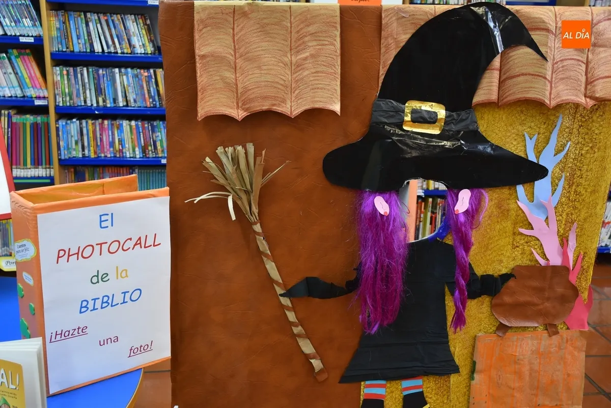 Foto 2 - La Biblioteca habilita un rinc&oacute;n carnavalero en su sala infantil, con photocall incluido