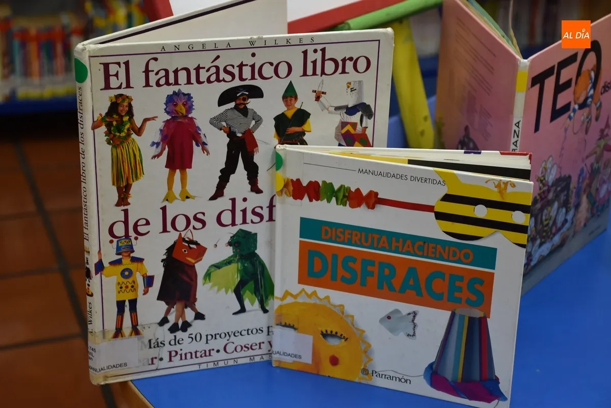 Foto 4 - La Biblioteca habilita un rinc&oacute;n carnavalero en su sala infantil, con photocall incluido