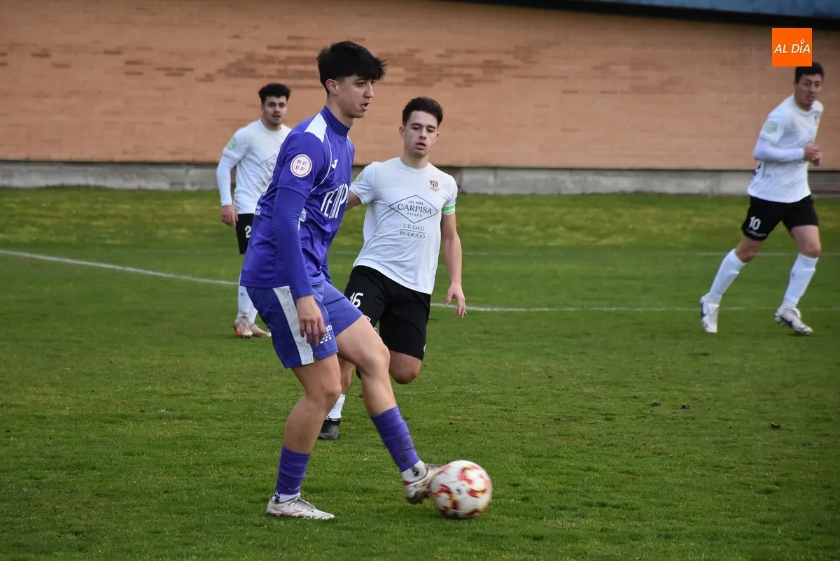 Foto 2 - Un doblete de Alberto Garc&iacute;a da al Ciudad Rodrigo una esperanzadora 1&ordf; victoria en 2025
