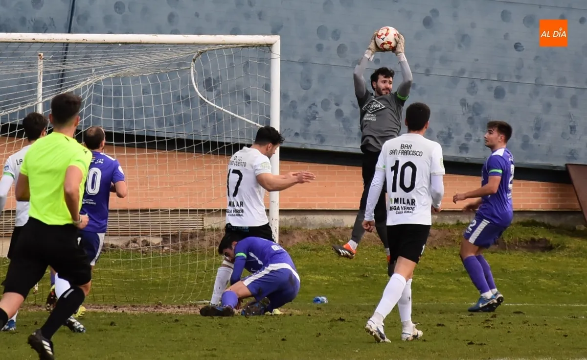Foto 5 - Un doblete de Alberto Garc&iacute;a da al Ciudad Rodrigo una esperanzadora 1&ordf; victoria en 2025